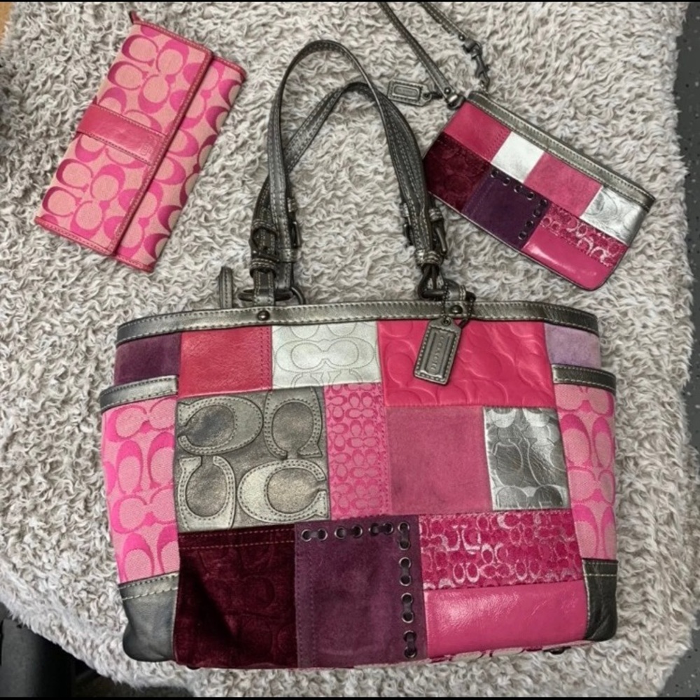 Coach purse and wallet/ wristlet